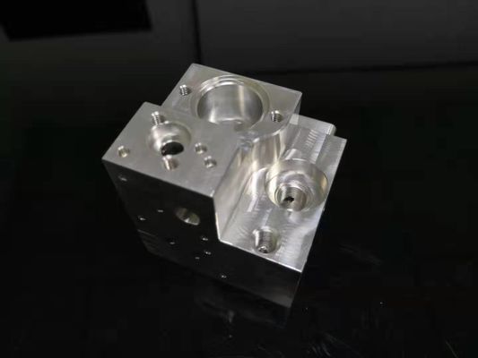 Cnc υψηλής ακρίβειας πρωτότυπο που επεξεργάζεται τα μέρη εξοπλισμού/γεννητριών ικανότητας στη μηχανή