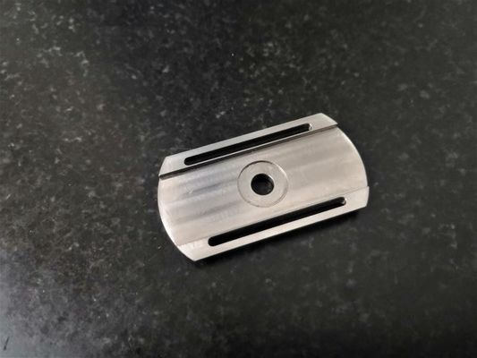 CNC χάλυβα άνθρακα λειότητα 0.08mm μερών άλεσης για το υποστήριγμα λεπίδων ξυρίσματος ξυραφιών