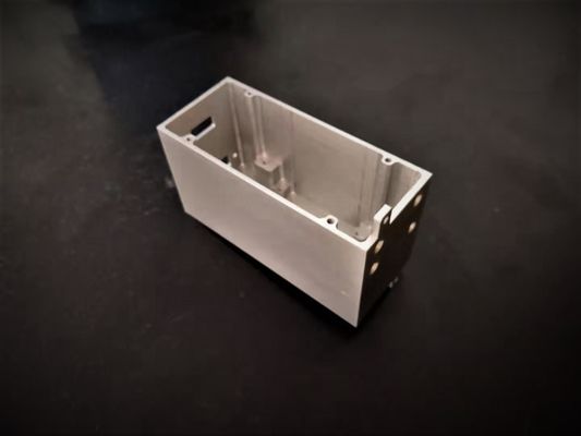 4 CNC άξονα επεξεργασμένα στη μηχανή τμήματα 0.03mm γεννητριών χάλυβα άλεσης μέρη κατακόρυφο