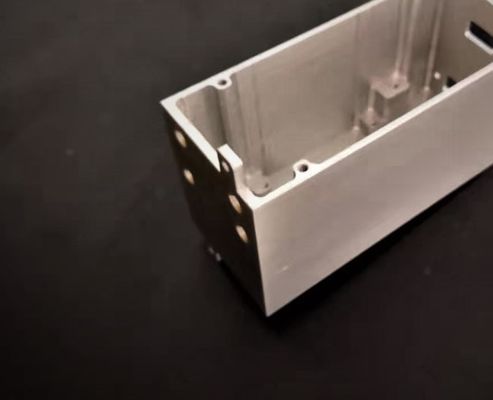 4 CNC άξονα επεξεργασμένα στη μηχανή τμήματα 0.03mm γεννητριών χάλυβα άλεσης μέρη κατακόρυφο